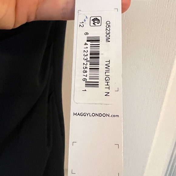 Beautiful elegant Maggie London dress, NWT too small for me. Dark navy. - Picture 5 of 7